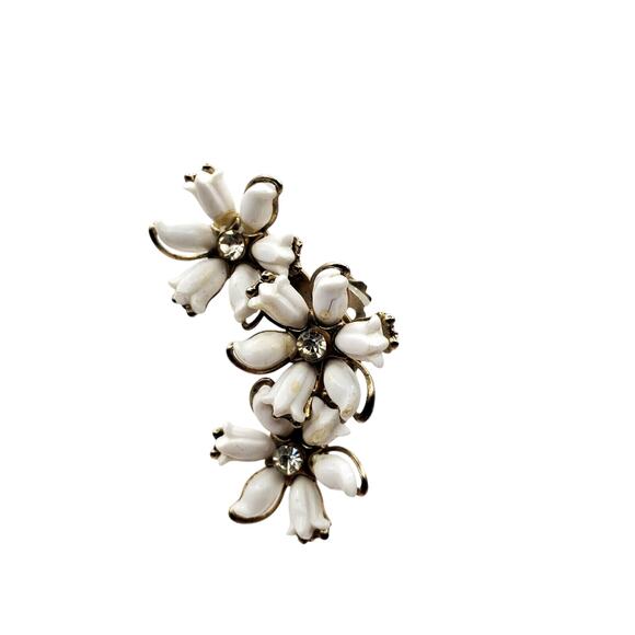 White Flower Clip Earrings Ear Climbers Rhinestones Lucite Petal 60s Mid Century - Picture 3 of 7